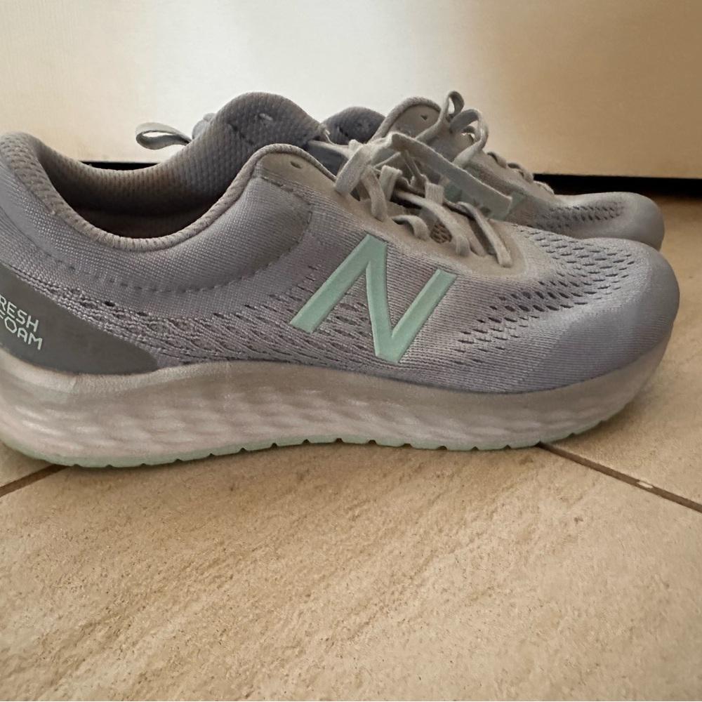 New Balance Gray and Green Fresh Foam AIRSHI